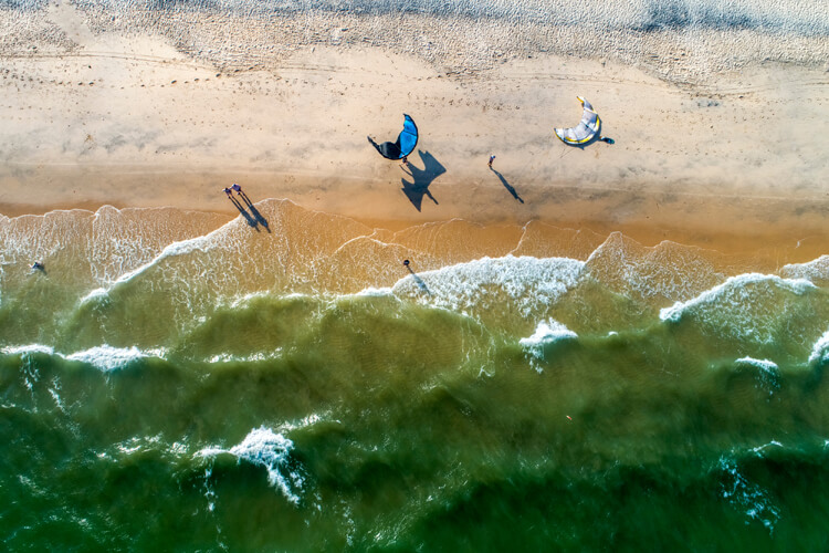 Kiteboarding: rescue teams need to know if a lost kite triggers a rescue mission | Photo: Shutterstock