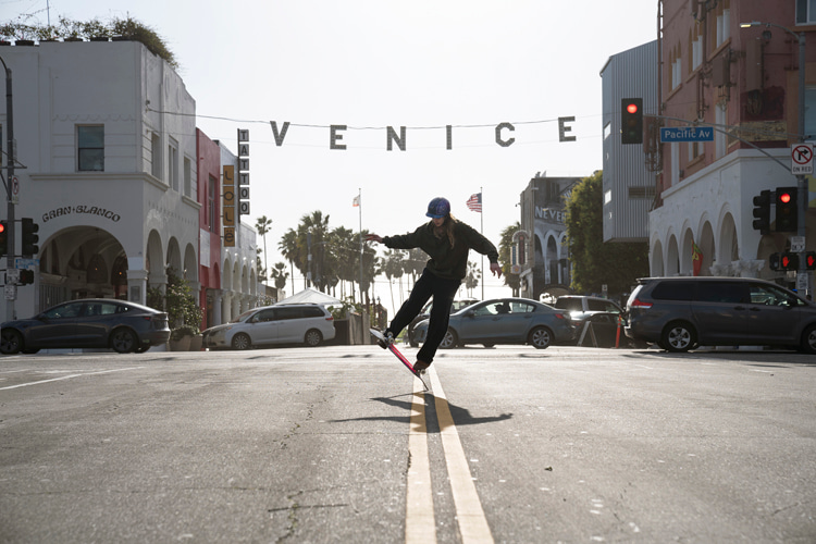 Andy Anderson: the freestyle skater who advocates the use of helmets