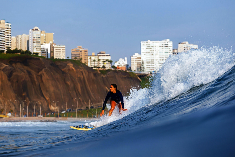 Surfing: beginners should be aware of the challenges and the mistakes they should avoid while in the learning stage | Photo: Gavilano/Creative Commons