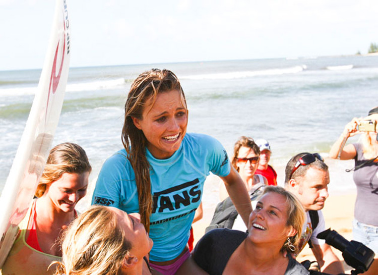 Alana Blanchard: winner of the 2009 Vans Hawaiian Pro | Photo: Servais