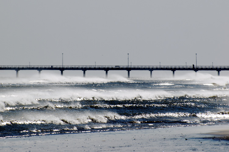 Bob Hall Pier: super fun surf | Photo: Terry Ross/Creative Commons