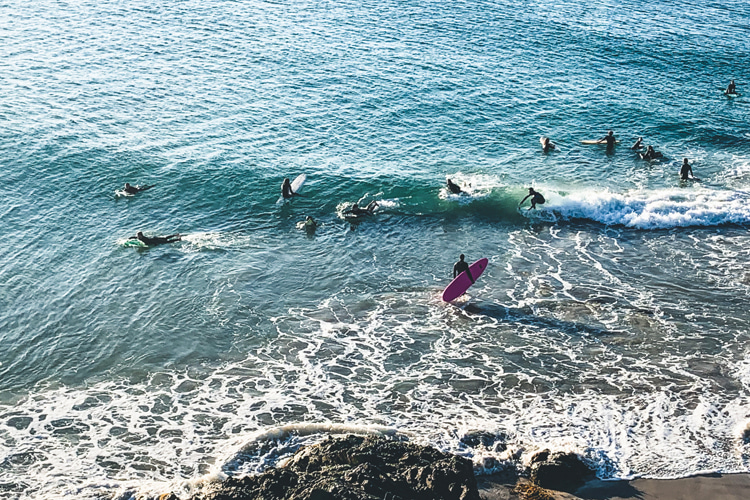 Byron Bay, NSW, Australia: the popular longboarding break is often crowded | Photo: Darmody/Creative Commons