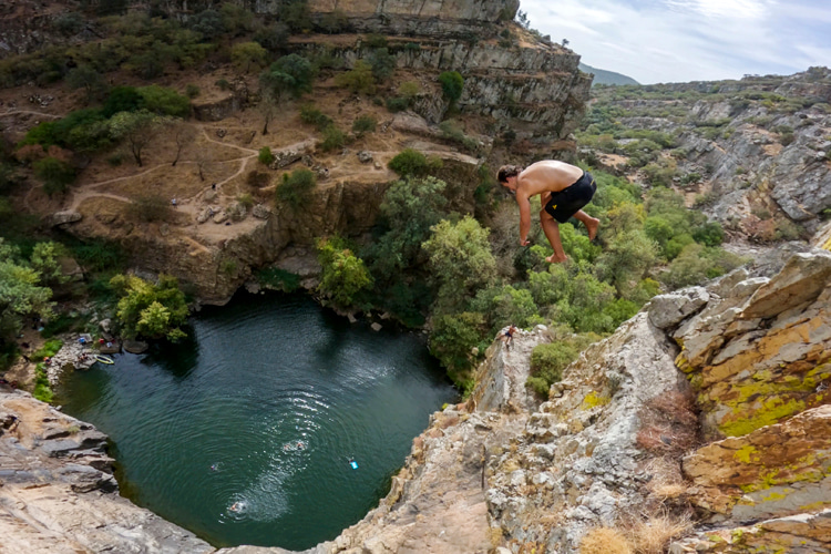 Døds diving: a high diving discipline invented in Norway in 1960 | Photo: Smaragd Media