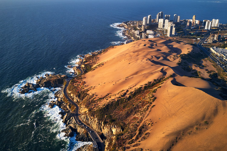 Sand dunes of Concón, Chile | Photo: Deensel/Creative Commons