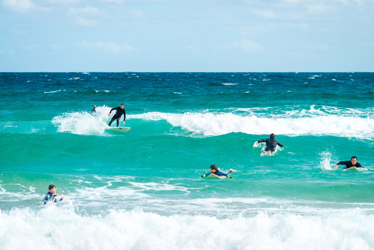 Surfing: crowded lineups lead to localism | Photo: Shutterstock