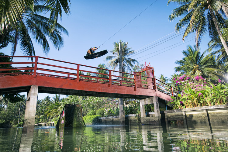 Dominik Gührs: the German wakeboarder rode through the famous Ancient City as well as the bustling Floating Markets | Photo: Bardos/Red Bull