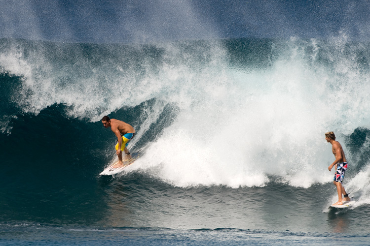 Dropping in: bad surf etiquette generally comes with consequences | Photo: Shutterstock