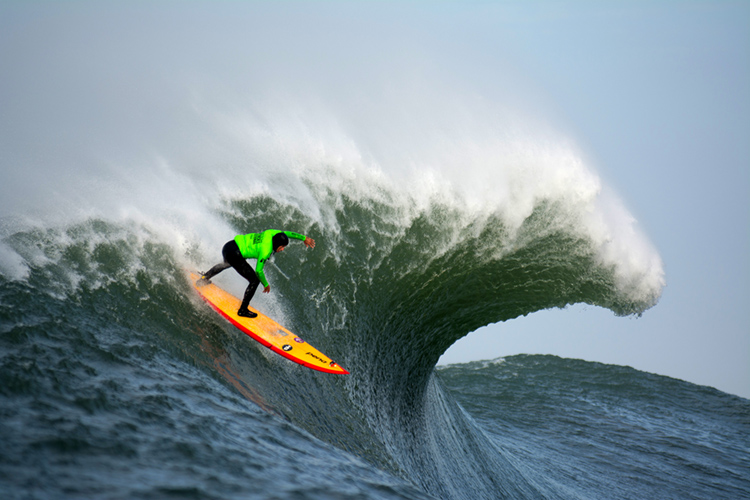 Mavericks: a steep drop into the abyss | Photo: Acton/WSL