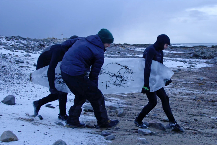 Ice surfboards: yes, you can ride a wave on a frozen board | Photo: Inge Wegge