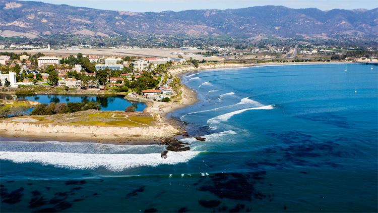 California: the region is home to several breaks affected by wave diffraction | Photo: Tom Cozad