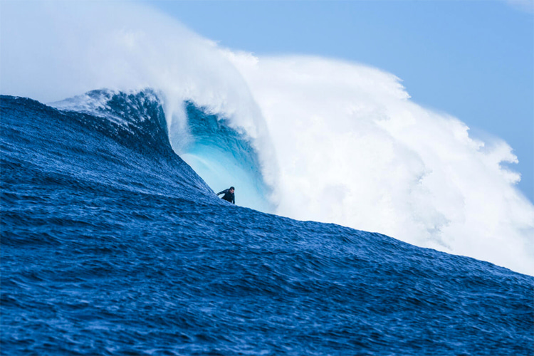 Grant Baker: one of the most experienced big wave surfers takes on Cortes Bank off the California coast | Photo: Mackinnon/WSL