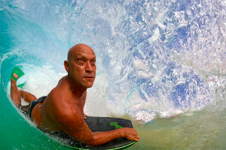 Hauoli Reeves: getting barreled with his brand new signature bodyboard model by Hubboards | Photo: Jade Robles