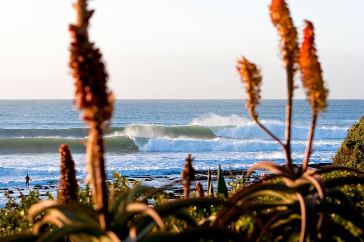 Jeffreys Bay: endless wave lines | Photo: ttridetravel.com