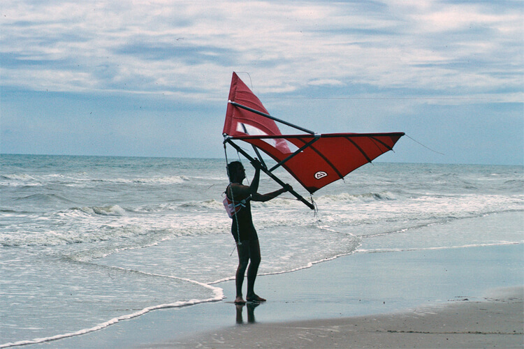 Uli Stanciu: testing the 'Wing' rig in Hua Hin Beach, Thailand, in 1981 | Photo: Stanciu Archive