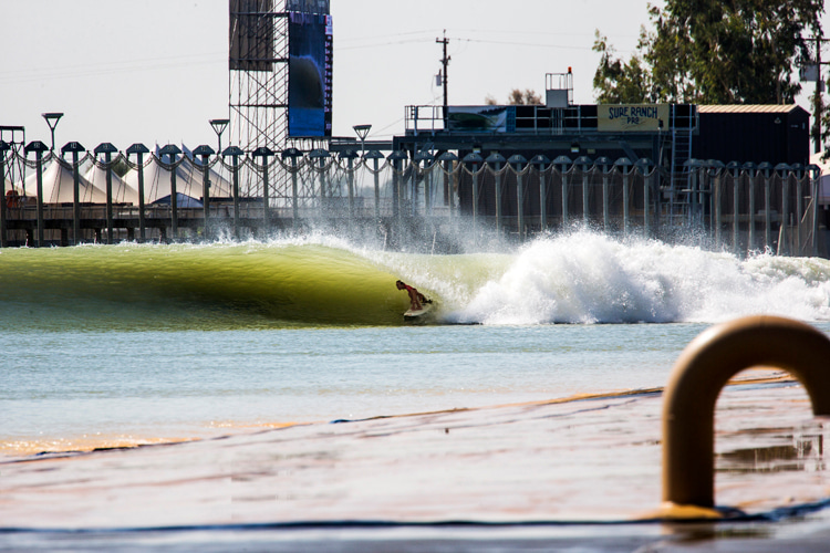 Kelly Slater Wave Co.: the surfer-entrepreneur developed a technology that involves towing a large, submerged foil along the bottom of the pool | Photo: WSL