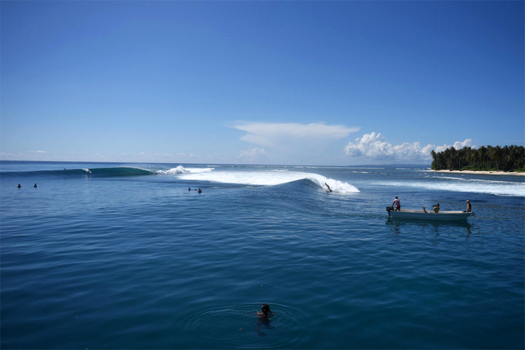 Lance's Right, Pulau Sipura, Indonesia: the perfect surfer's lineup | Photo: WSL