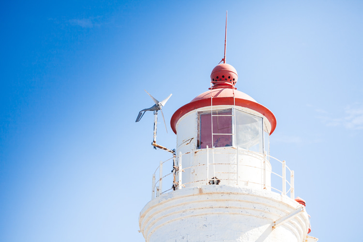 Anemometers: a critical tool for predicting and mitigating the effects of natural disasters | Photo: Shutterstock