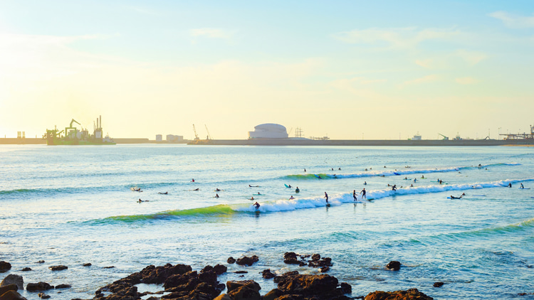 Matosinhos: one of the most crowded surf breaks in Europe | Photo: Shutterstock