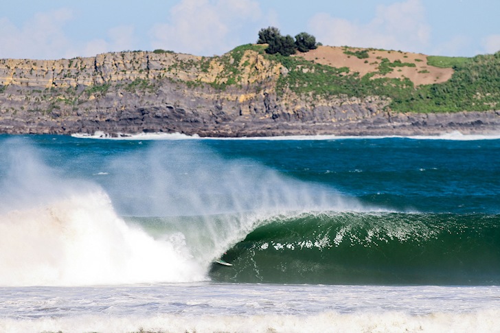 Mundaka: firing and endless left-handers