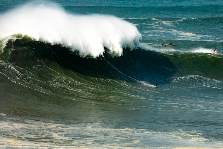 Nazaré: the big wave town is expected to be slammed by Hurricane Kirk | Photo: Red Bull