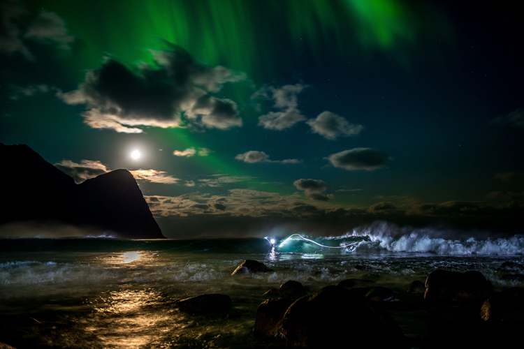 Mick Fanning: surfing under the Aurora Borealis in Lofoten, Norway | Photo: Red Bull