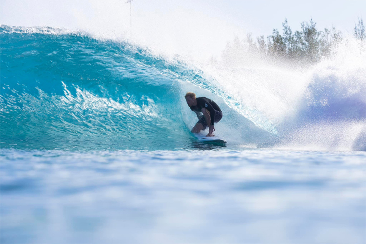 Prince Harry, Duke of Sussex: the British royal-blooded gets barreled at the Surf Ranch wave pool in California | Photo: Raimana van Bastolaer