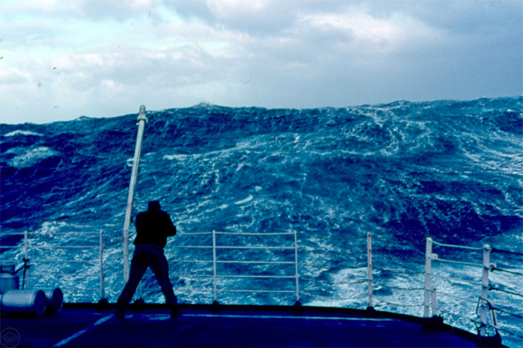 Roaring Forties: gale-force, west-to-east winds that blow in the Southern Hemisphere around the South Pole | Photo: Brian Huntley