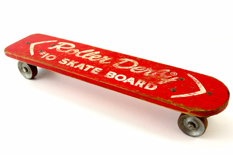 Roller Derby: one of the world's first commercial skateboard models | Photo: Roller Derby