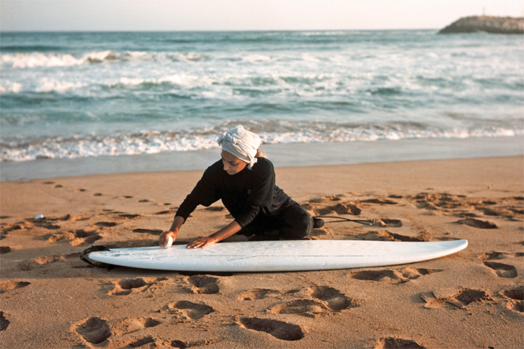 Shahla Yasini: the Iranian surfing pioneer is bringing new fellow compatriots into the sport | Photo: Frigieri/Gestalten