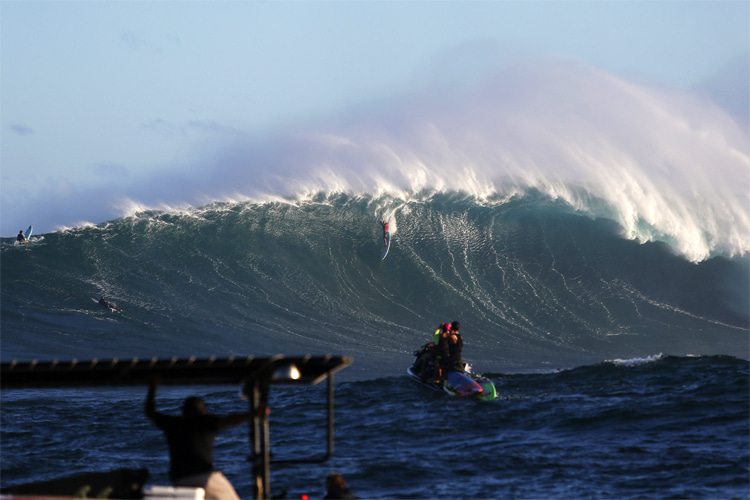 Shane Dorian: free-falling into the abyss at Jaws/Peahi | Photo: WSL