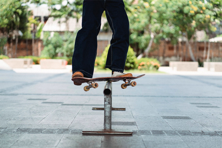 Grind: a fundamental board sliding maneuver | Photo: Creative Commons