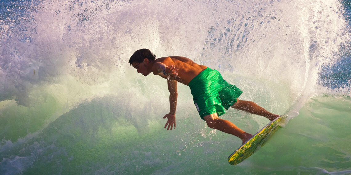 Skimboarding: boards can be made of wood, carbon fiber, Kevlar, fiberglass/foam or graphite | Photo: Shutterstock