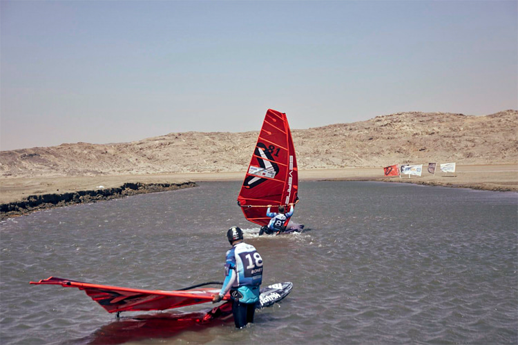 Waterstart: the technique used to start a speed windsurfing run | Photo: Luderitz Speed Challenge