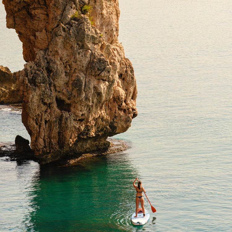 SUP: always inspect your equipment before paddling out | Photo: Akyurt/Creative Commons