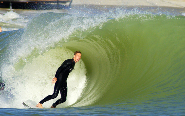 Surf Lakes: barrels are one of the five different types of waves | Photo: Surf Lakes