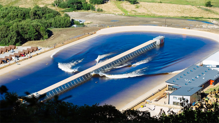 Surf Snowdonia: the world's first public wave pool opened in Wales in 2015 | Photo: Wavegarden