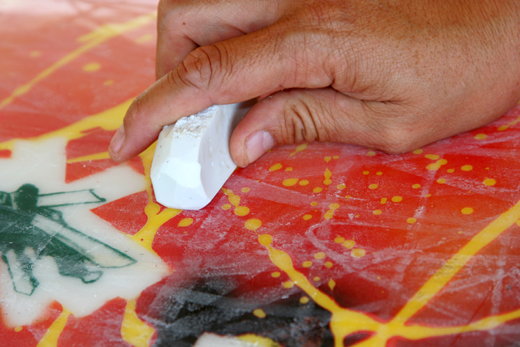 Wax job: there are several techniques for adding grip to your board | Photo: Shutterstock