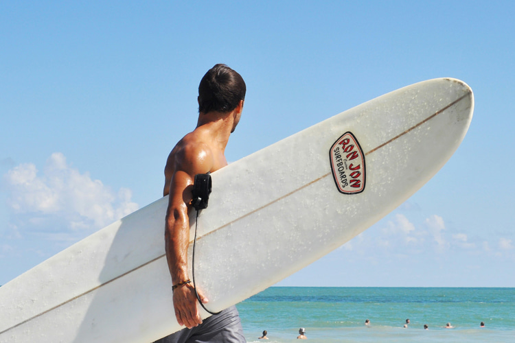 Surfboard pressure dings: a sign of use, not damage | Photo: Shutin/Creative Commons