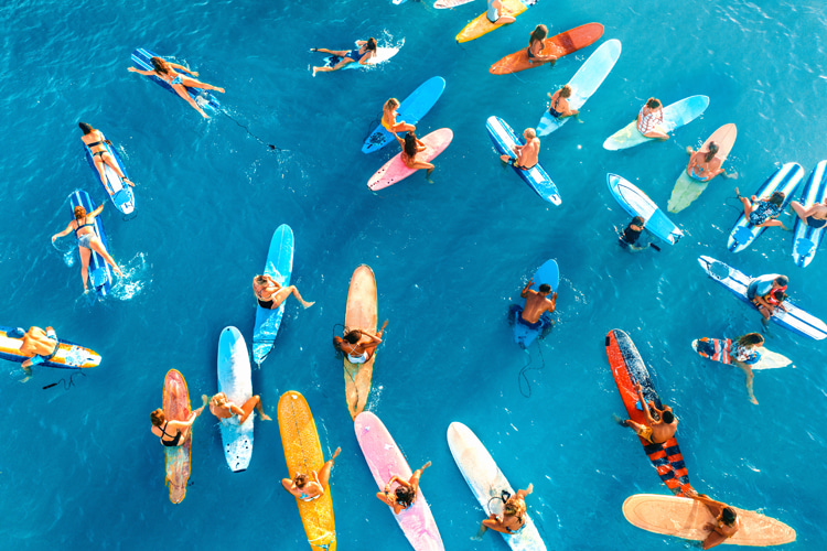 Lineup: will surfing ever get more crowded than this? | Photo: Shutterstock