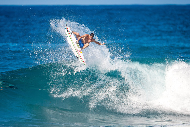 Surfing: get your body ready for action with a weekly running routine | Photo: Moran/Red Bull