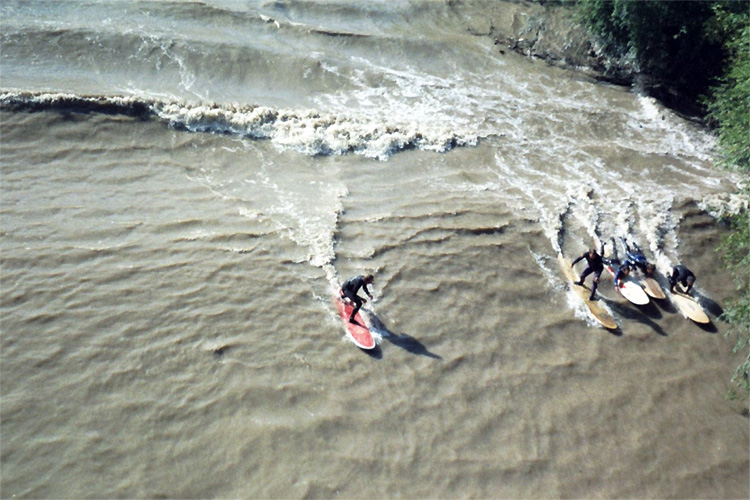 Tidal bores: these waves can be predicted and surfed | Photo: Creative Commons