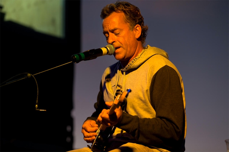 Tom Curren: the California surfer is also an accomplished guitarist and drummer | Photo: Kirstin/WSL