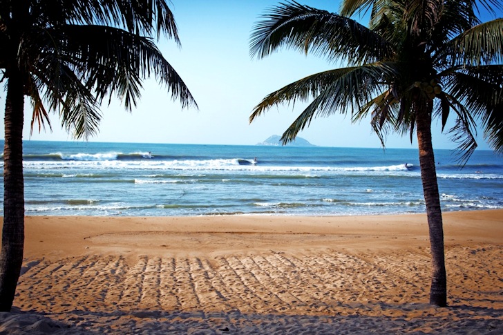 Wanning: the capital of surfing in China | Photo: Swatch/Damien Poullenot