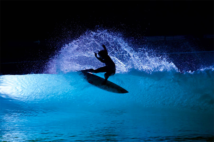 Wavegarden: a 24/7 open wave pool that can be used for night surfing | Photo: Wavegarden