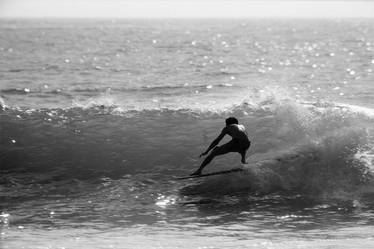 Wayne Miyata, 1962: riding with style at the Queen of Coast | Photo: LeRoy Grannis