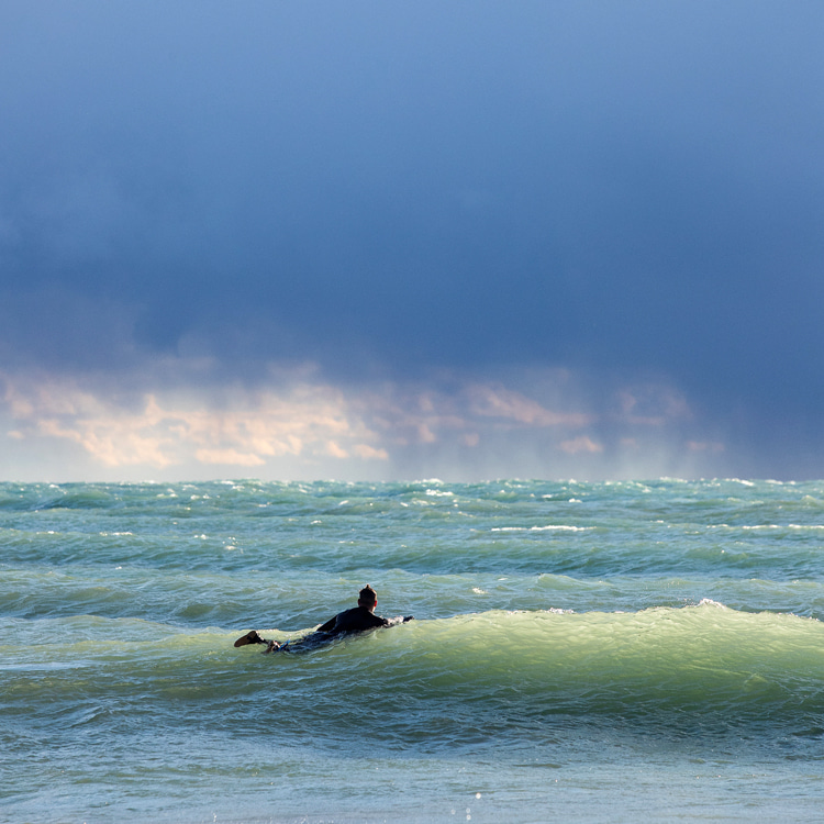 Winter surfing: delay your first duck dive to avoid brain freeze | Photo: Shutterstock