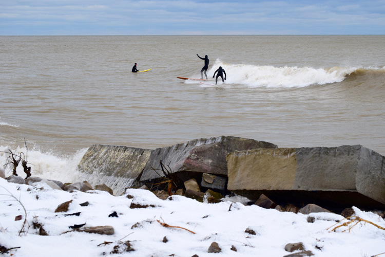 Cold water: enjoy the surf but avoid getting close to hypothermic | Photo: Shutterstock